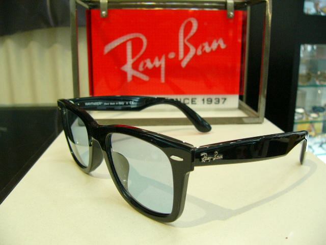 RayBan 人気爆発！！WAYFARERライトブルーレンズモデル！！ | サングラス トムフォード DITA CAZAL オークリー クロム